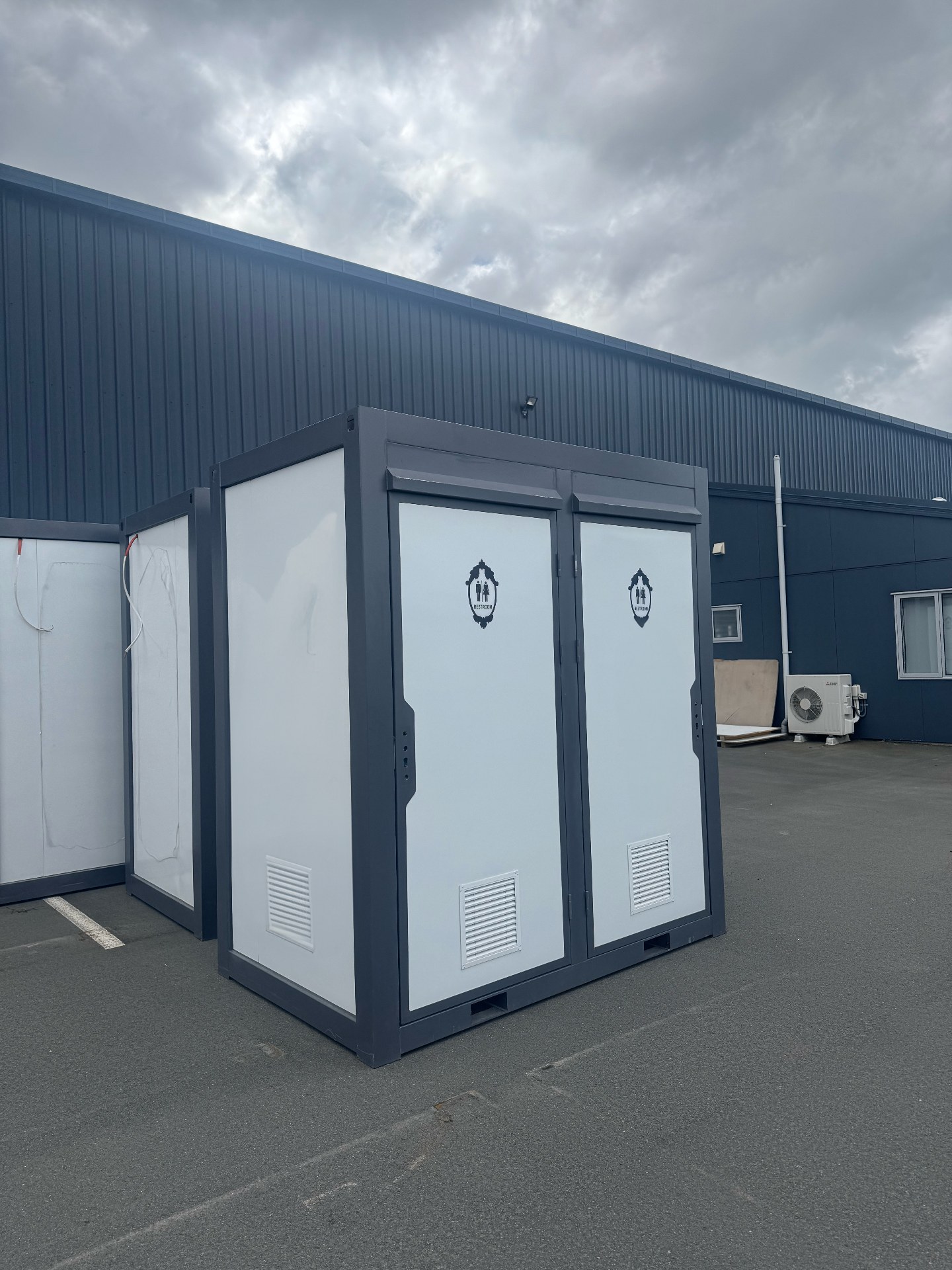 Rhyno Double Toilet