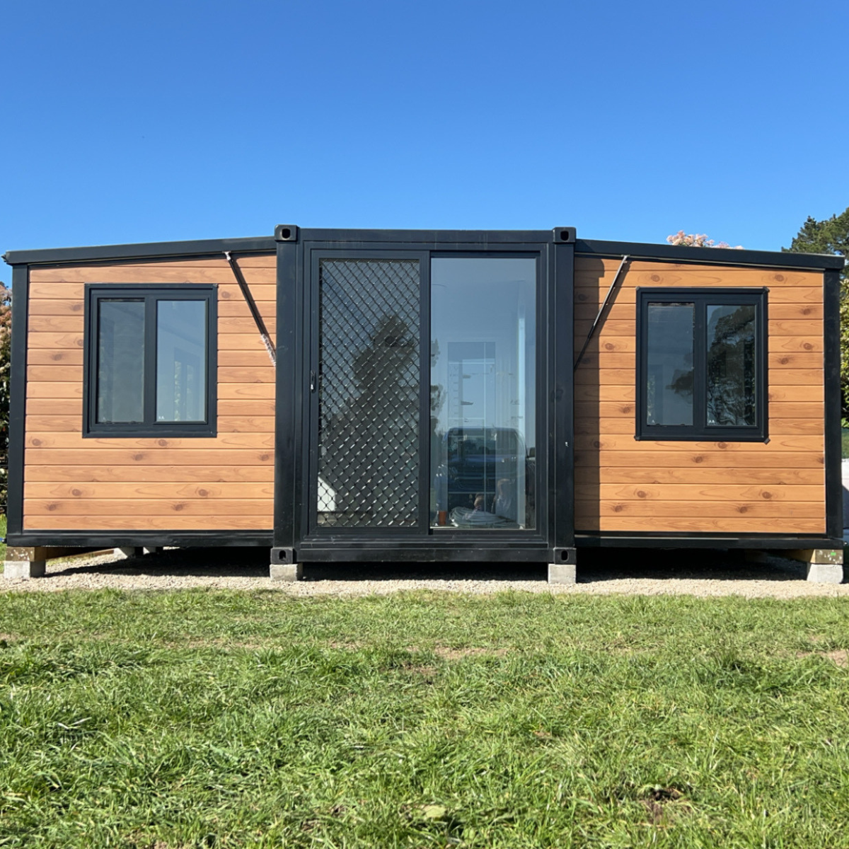 20ft Expander – Open Plan