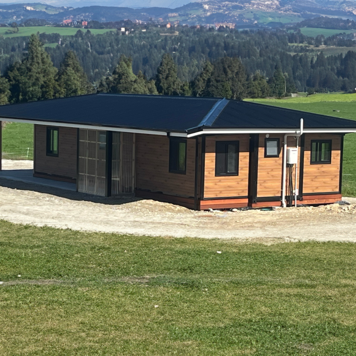 40ft Expander Luxe – 2 Bed + Walk in Wardrobes